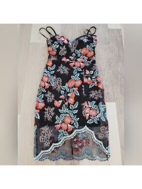 Guess Women’s Knee-Length Dress Sleeveless Halter, Embroidered Floral, Size 6